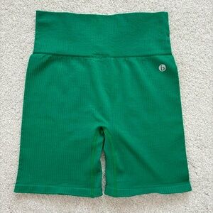 cotton on body kelly green ribbed biker shorts women’s size small